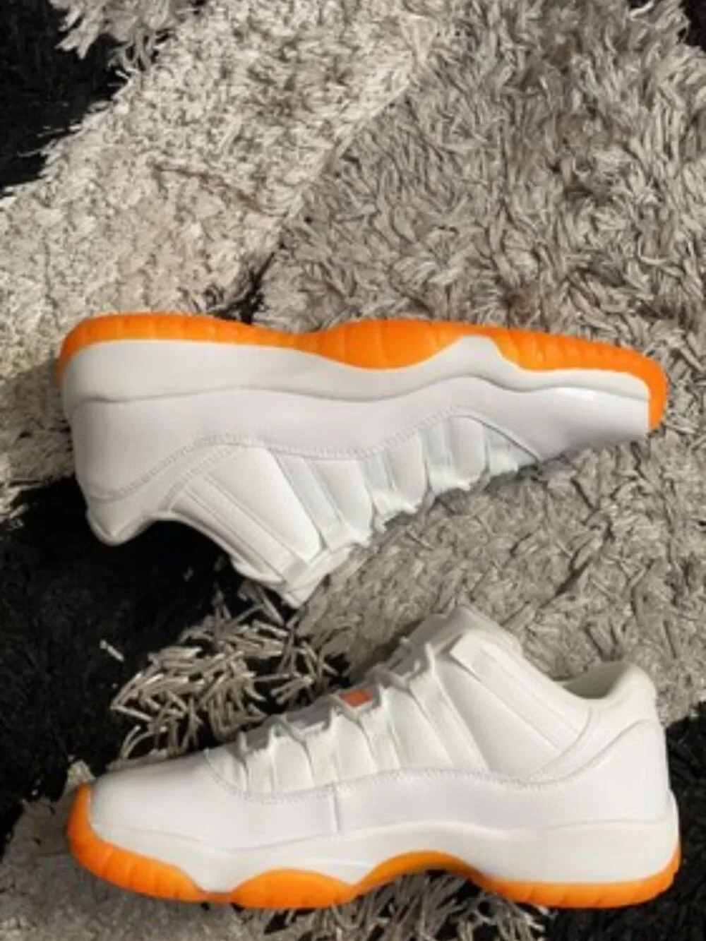 Air Jordan 11 Low Citrus GG 580521-139 Sz 7.5Y